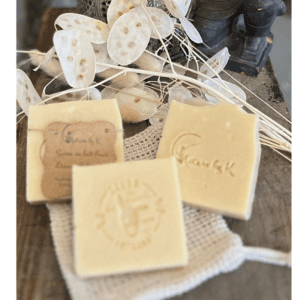 fabrication artisanale de savon au lait d'ânesse - Nature by K - Avensan (33)
